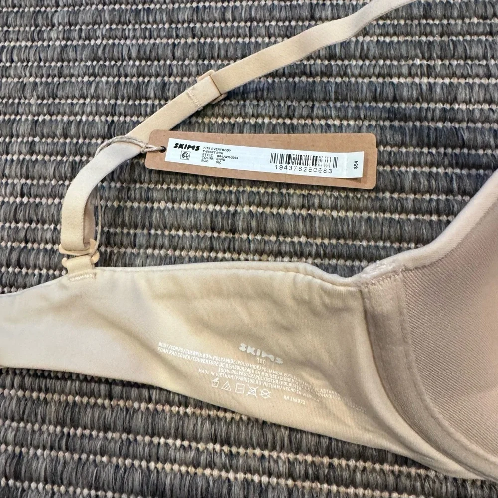 SKIMS Fits Everybody T-shirt Bra in Sand